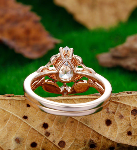 1.50CT Pear Cut Moissanite Ring Set Unique Ring Leaf Design Split Shank - Esdomera