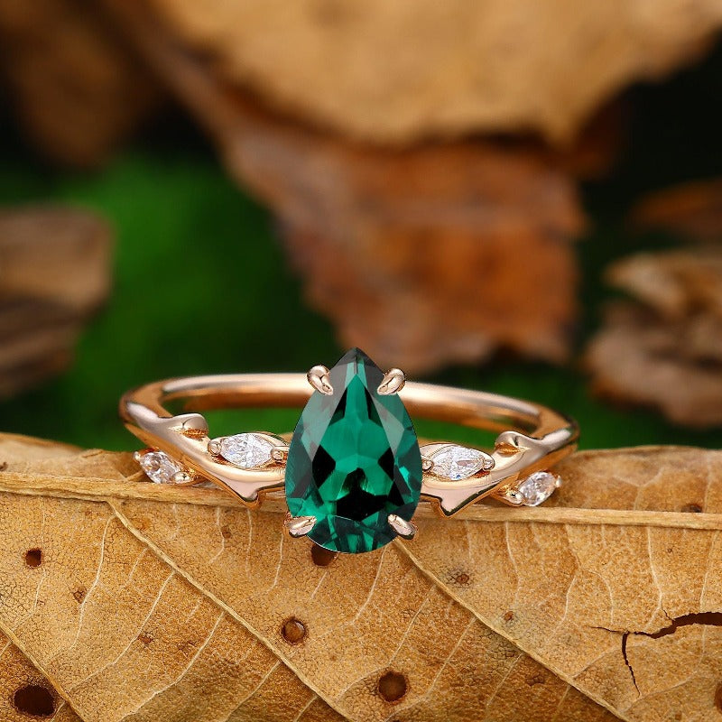 1.5Carat Pear Shaped Emerald Engagement Ring Vintage Bridal Wedding Ring - Esdomera