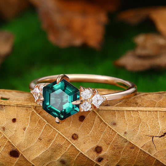 1.7 CT Hexagon Shaped Rose Gold Cluster Emerald Engagement Ring - Esdomera