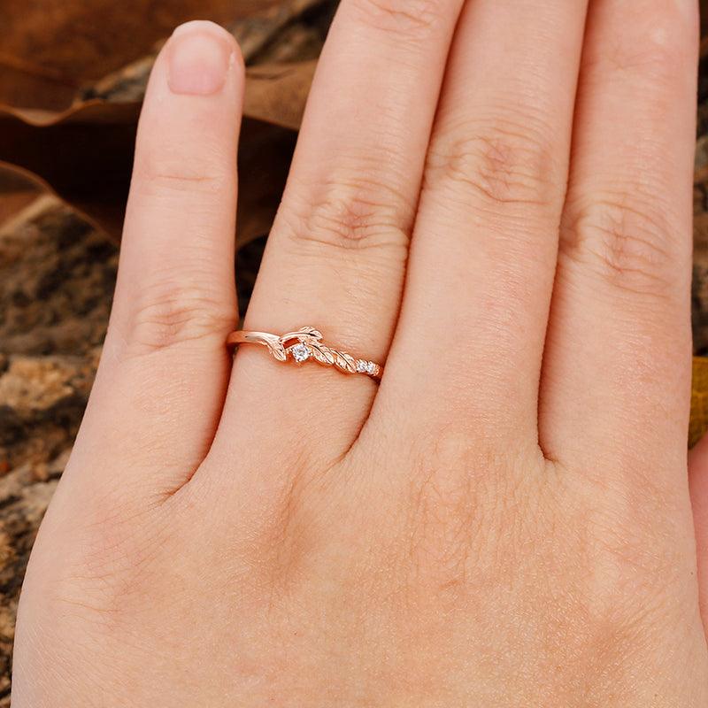 14k Rosa Gold Round Shaped Art Deco Leaf Curved Twised Stacking Moissanite Engagement Ring - Esdomera