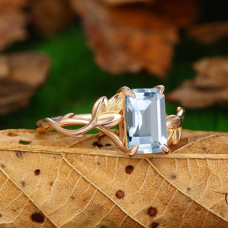 Unique 2CT Feuille inspirée Taille Émeraude Bague de fiançailles en or Unique 2CT Feuille inspirée Taille Émeraude Bague de fiançailles en or