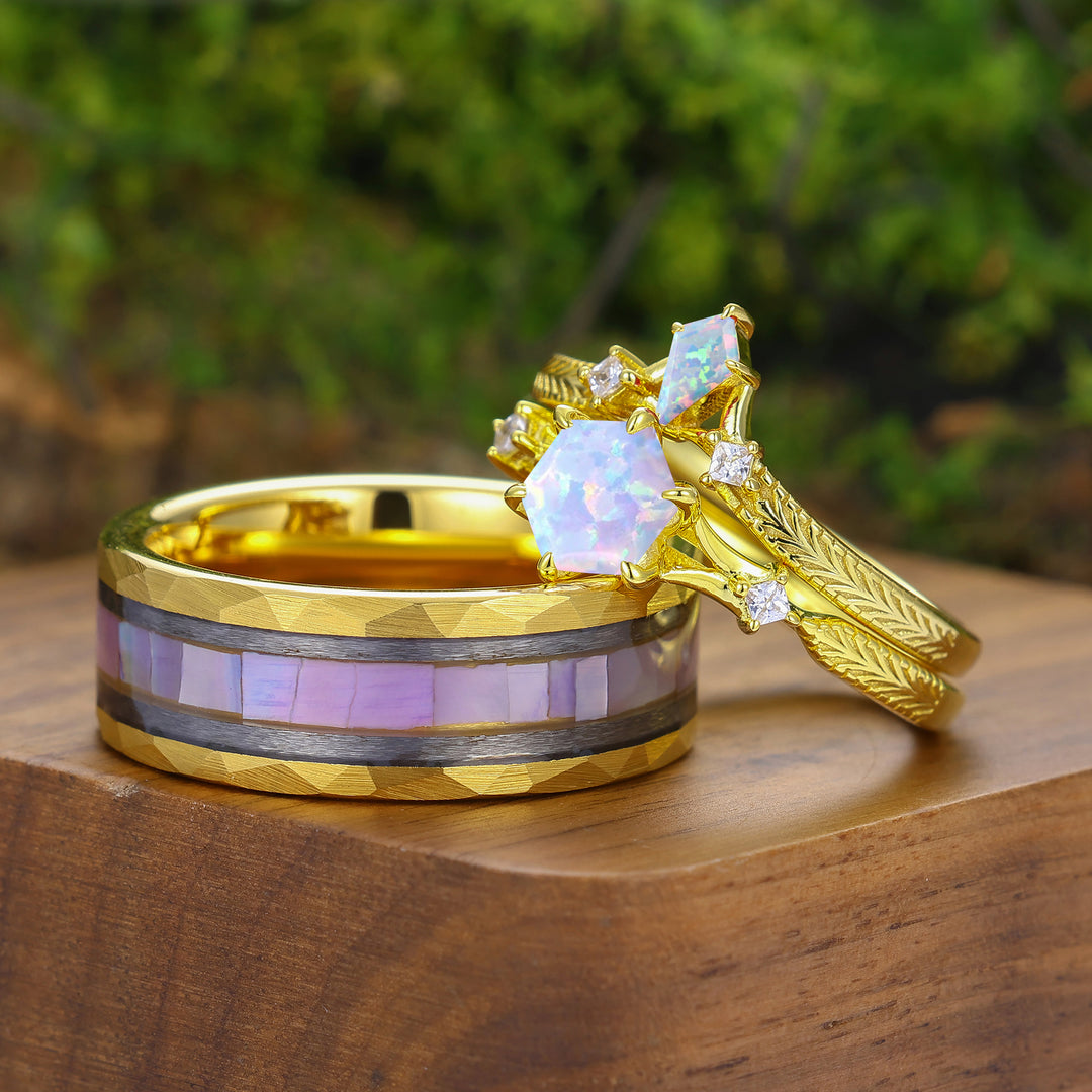 Juego de anillos de pareja grabados con ópalo blanco y rosa noble, bañados en oro amarillo, a juego para mujeres y hombres