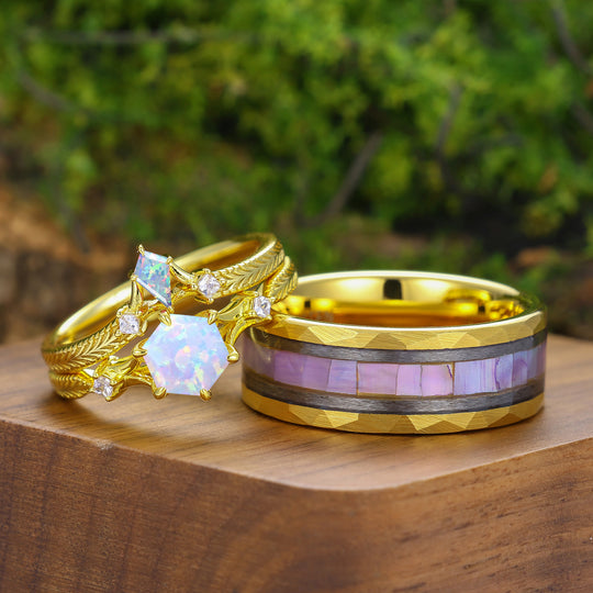 Juego de anillos de pareja grabados con ópalo blanco y rosa noble, bañados en oro amarillo, a juego para mujeres y hombres