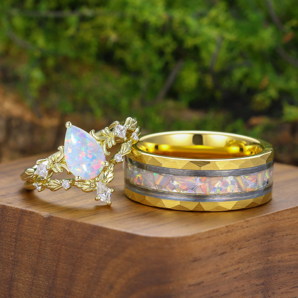 Ensemble de bagues pour couple, opales rose et blanche taillées en poire, volutes décoratives, motif feuille — pour lui et pour elle