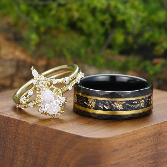 Barok Filigraan Peervormig Geslepen Moissaniet Set Paarringen Met Scrollwerk Geel Verguld Ringen Voor Hem En Haar