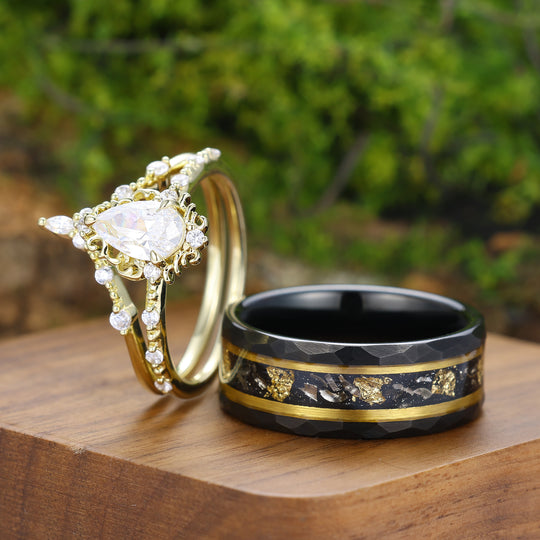 Barok Filigraan Peervormig Geslepen Moissaniet Set Paarringen Met Scrollwerk Geel Verguld Ringen Voor Hem En Haar