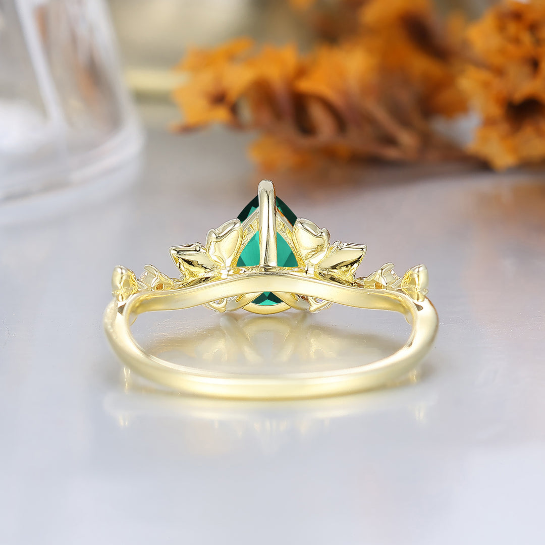 Botanischer, birnenförmiger Smaragd-Jubiläumsring für sie im Cluster-Blatt-Design mit 3-Krappen, Damen-Ehering