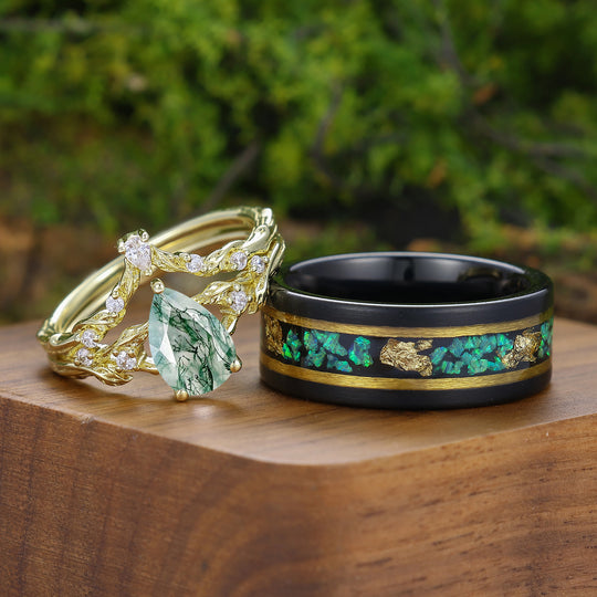 Blad-geïnspireerde peervormige mosagaat set voor koppels met gegraveerd blad, geel verguld, bijpassende ringen