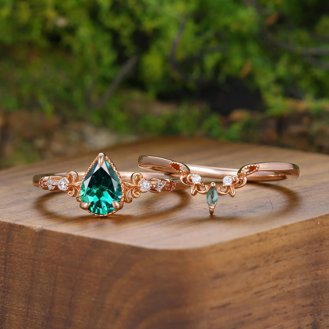 Exquisite Pear Cut Emerald Couple Ring Set Scrollwork Filigreed Rings For Him And Her