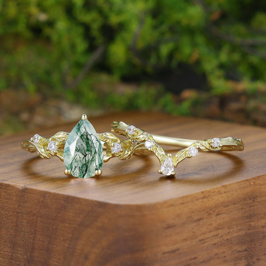 Blad-geïnspireerde peervormige mosagaat set voor koppels met gegraveerd blad, geel verguld, bijpassende ringen