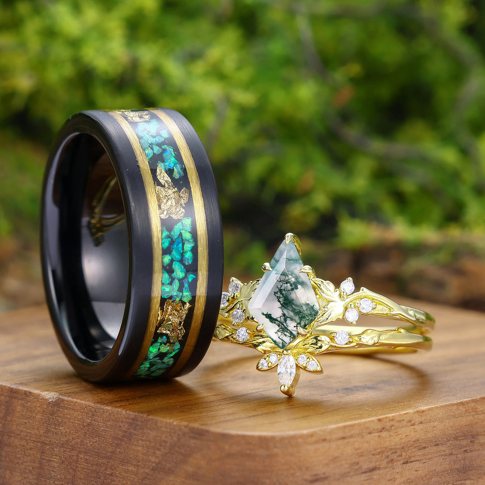 Anello da coppia in Agata Muschio Naturale a taglio aquilone ispirato alle foglie, anello abbinato in oro giallo e muschio verde