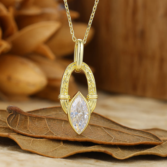 Elegant Vine Grabado Colgante de Moissanita Corte Marquesa Collar Exquisito para Mujer