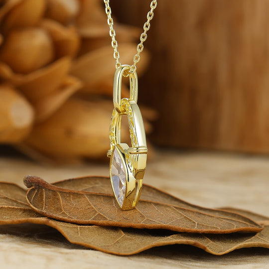 Elegant Vine Grabado Colgante de Moissanita Corte Marquesa Collar Exquisito para Mujer