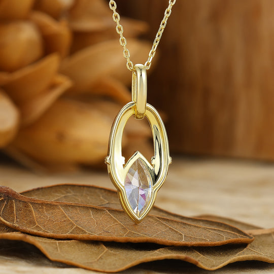 Elegant Vine Grabado Colgante de Moissanita Corte Marquesa Collar Exquisito para Mujer