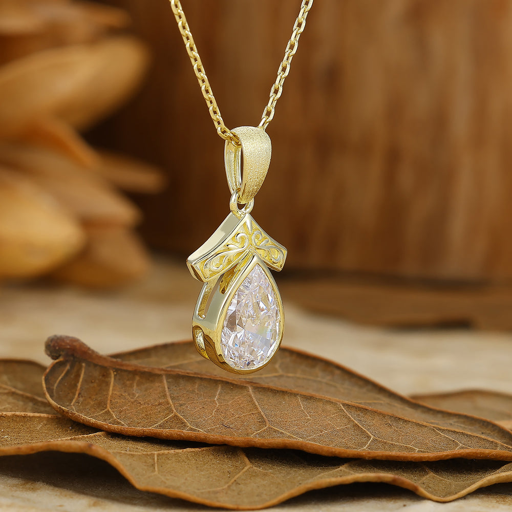 Vintage-Style Pear Cut Moissanite Pendant C-Shaped Pendant Necklace For Her