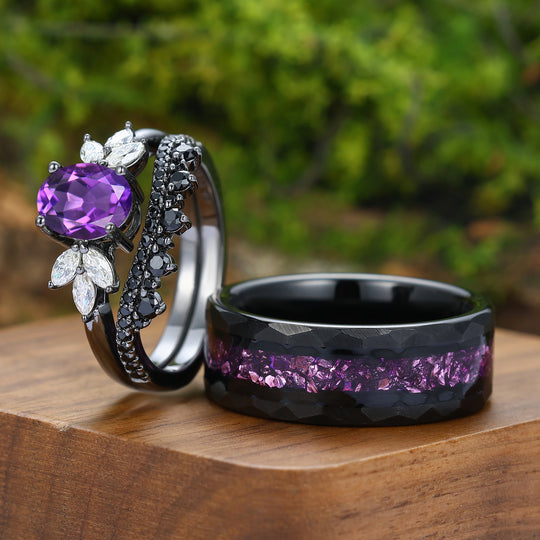 Fijne ringenset voor koppels met natuurlijke amethist en bloembladdetail, zwart geplateerd, bijpassende ringen voor hem en haar
