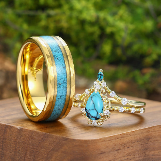 Conjunto de anillos de pareja de promesa Art Déco con trabajo de volutas y turquesa natural talla pera - anillos para él y para ella