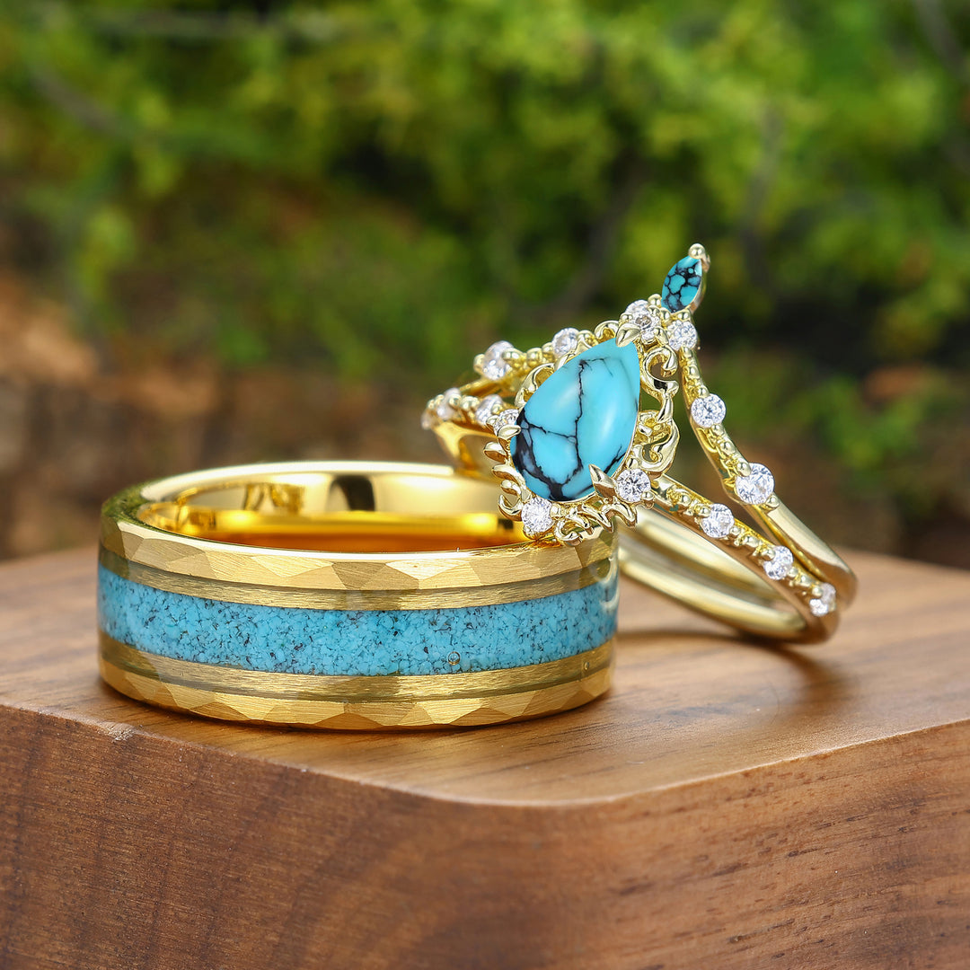 Conjunto de anillos de pareja de promesa Art Déco con trabajo de volutas y turquesa natural talla pera - anillos para él y para ella