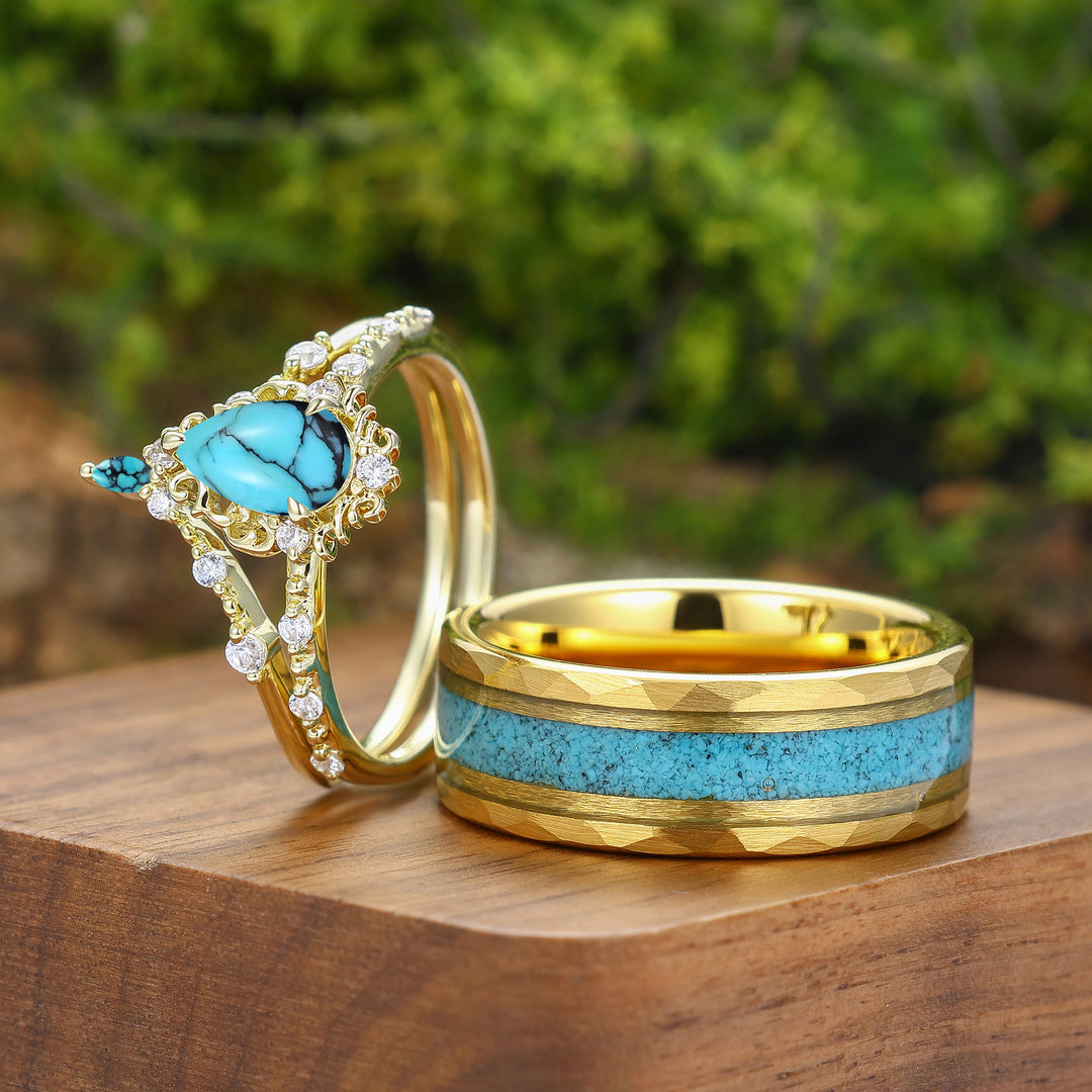 Conjunto de anillos de pareja de promesa Art Déco con trabajo de volutas y turquesa natural talla pera - anillos para él y para ella