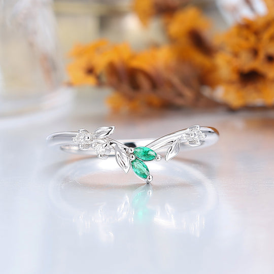 Geschwungener Zweig Moissanit- und Smaragd-Damen-Ehering Jubiläums-Brautband