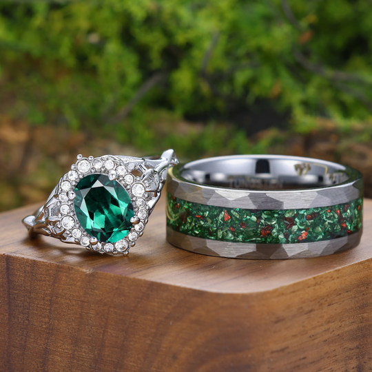 Einzigartige ovale Smaragd-Paarringe – blattinspiriertes Ehering-Set