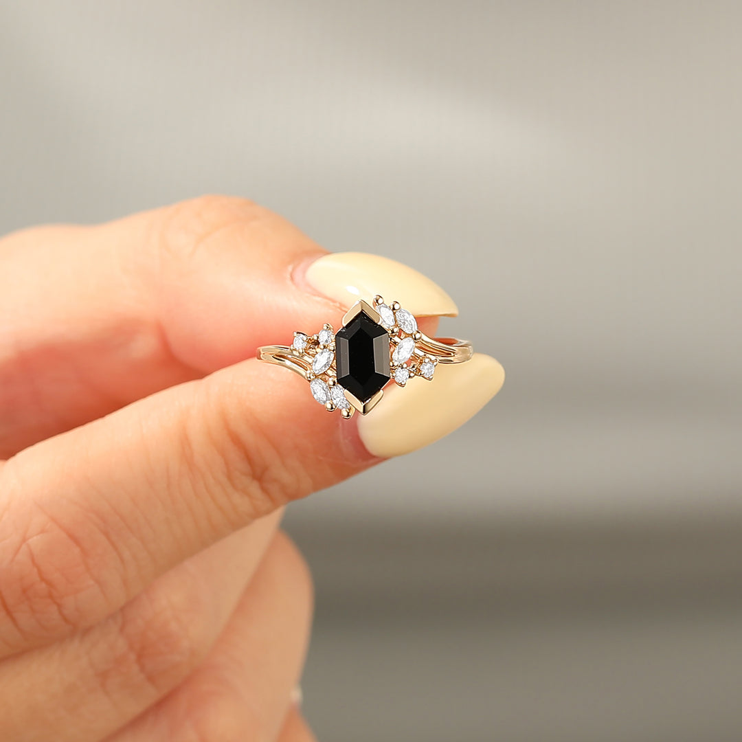 Ring met gespleten band 1.1 CT zeshoekig geslepen zwarte onyx en gouden markies diamantencluster