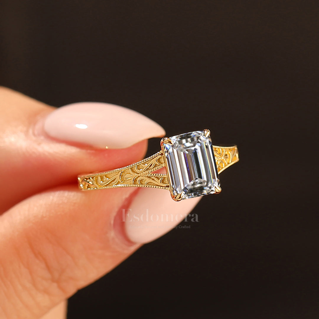 Unique 2CT Esmeralda Corte Oro Amarillo Filigrana Dividida Shank Anillo de Promesa con Diamante Cultivado en Laboratorio (Certificado IGI)