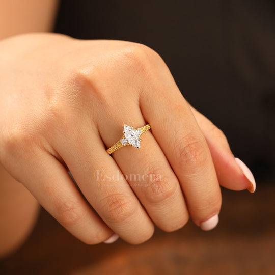 Vintage Marquise Cut Moissanite Filigran Verlobungsring Dreisteinfassung Ring in Gelbgoldton