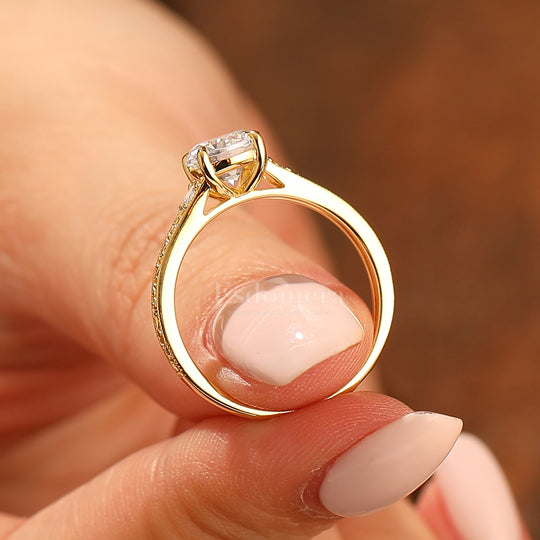 Vintage Gravierter Blumenrunder Moissanit-Verlobungsring Massiver Gelbgold-Moissanit-Damenring