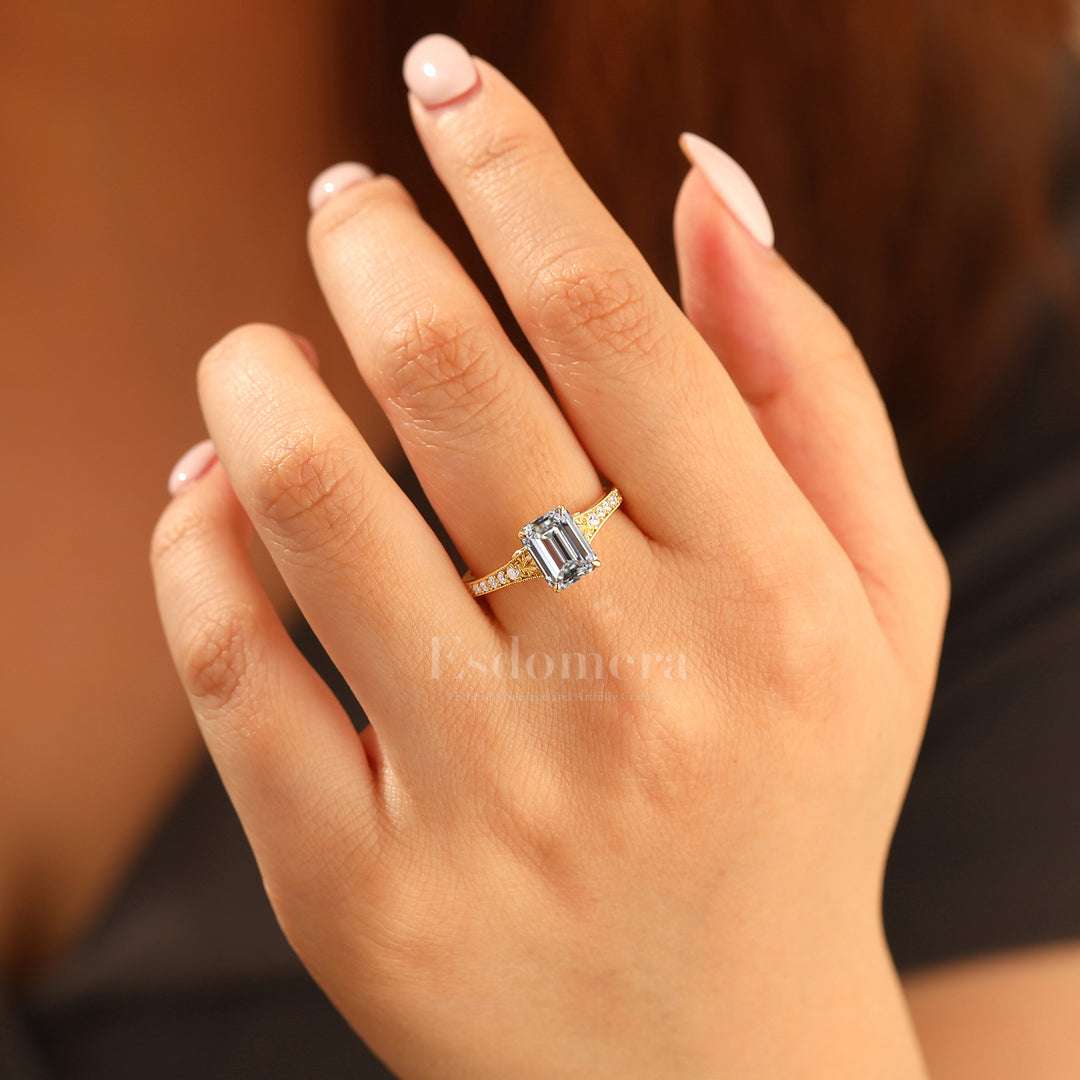 Unique 2CT Esmeralda Corte Diamante Cultivado en Laboratorio Anillo de Promesa con Detalles de Pavé Anillo de Boda (Certificado IGI)