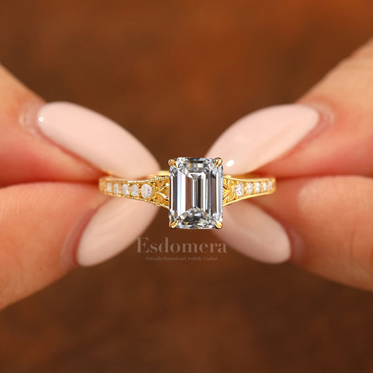 Unique 2CT Esmeralda Corte Diamante Cultivado en Laboratorio Anillo de Promesa con Detalles de Pavé Anillo de Boda (Certificado IGI)