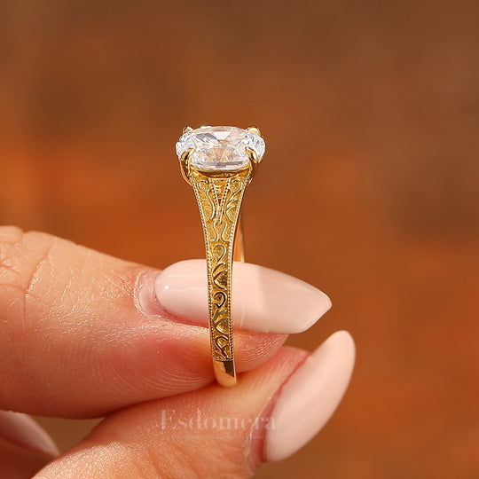 Solid 14k Gelbgold Vintage Ovaler Moissanit Verlobungsring mit Graviertem Weinranken-Design Brautring