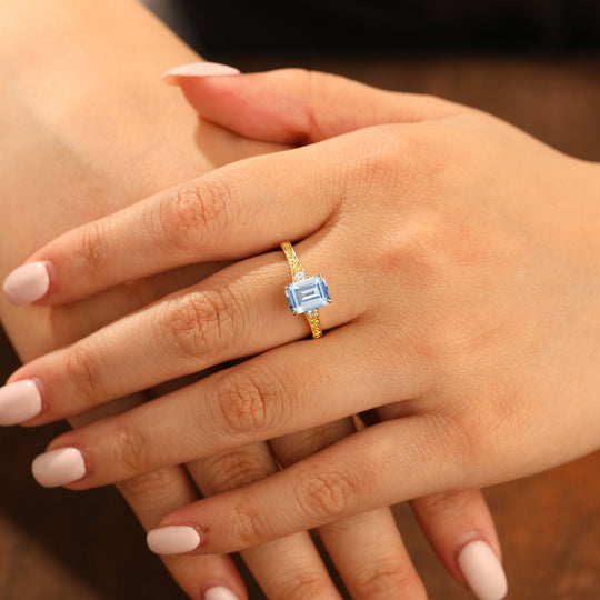 Romantici motivi floreali a vite incisi Anello da donna con acquamarina taglio smeraldo 2 pezzi per matrimonio