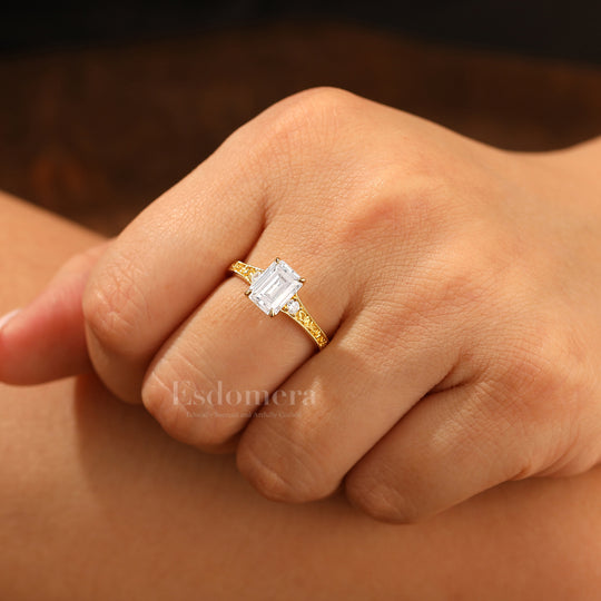 Retro grabado con motivos en espiral Anillo nupcial de moissanita talla esmeralda 2CT Anillo de boda en forma de vid para ella