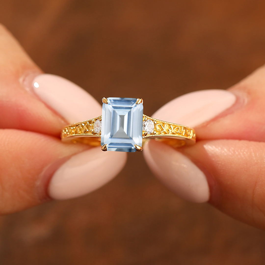 Romantici motivi floreali a vite incisi Anello da donna con acquamarina taglio smeraldo 2 pezzi per matrimonio