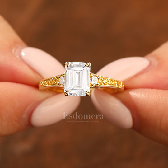 Retro grabado con motivos en espiral Anillo nupcial de moissanita talla esmeralda 2CT Anillo de boda en forma de vid para ella