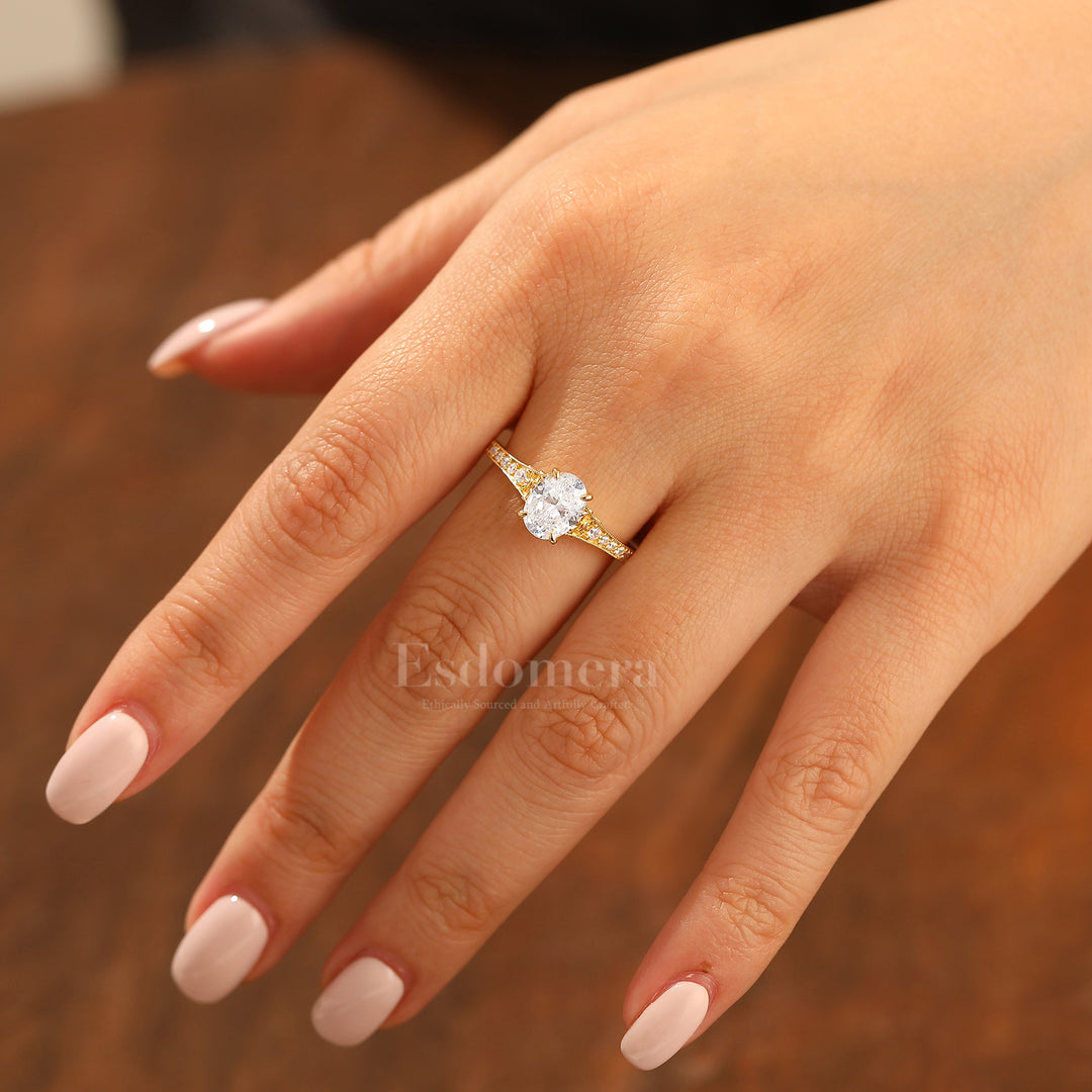 Solid Gelbgold Vintage Ovaler Moissanit Verlobungsring mit geschnitztem Reben-Design Brautring