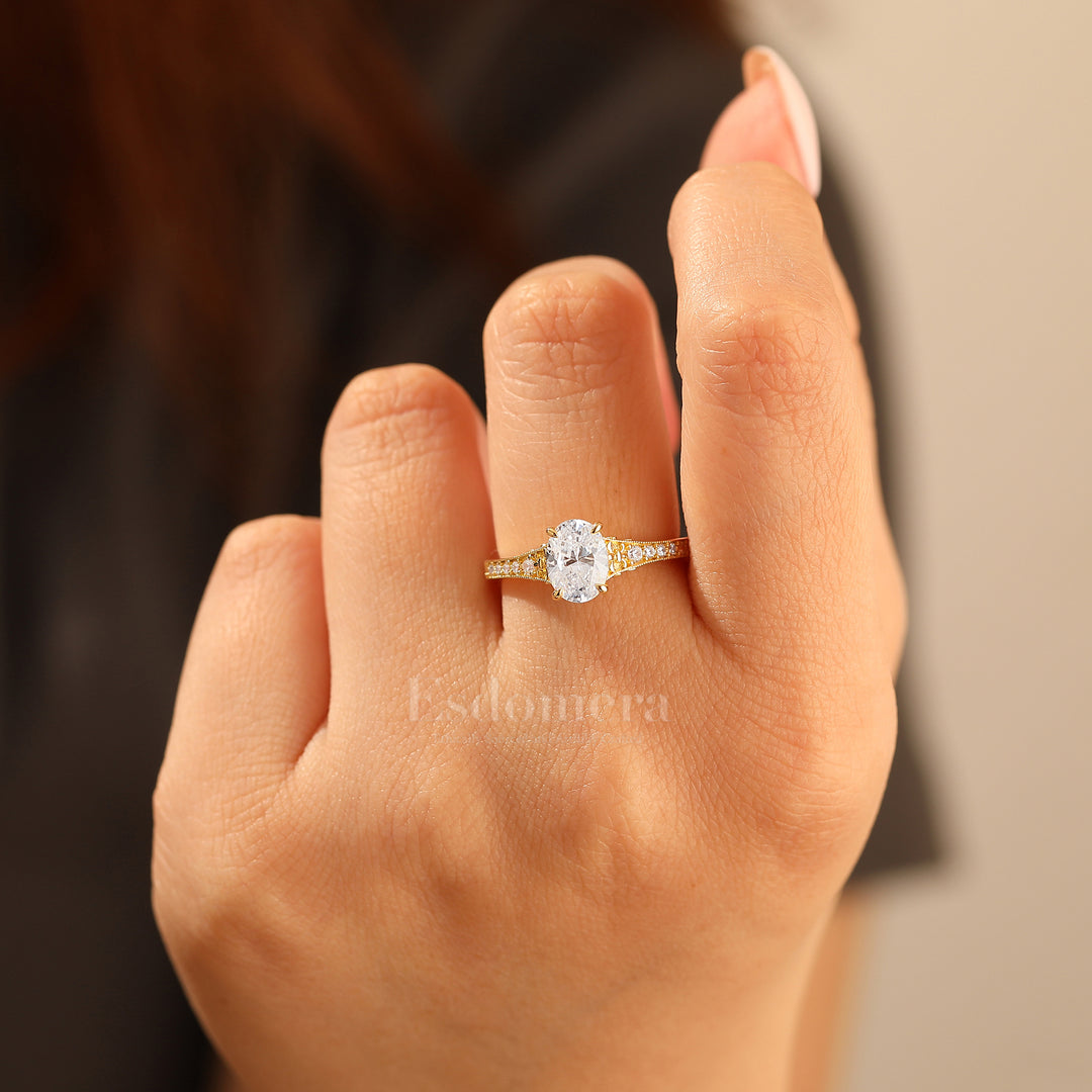 Solid Gelbgold Vintage Ovaler Moissanit Verlobungsring mit geschnitztem Reben-Design Brautring