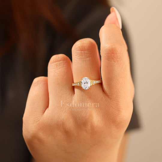 Solid Gelbgold Vintage Ovaler Moissanit Verlobungsring mit geschnitztem Reben-Design Brautring