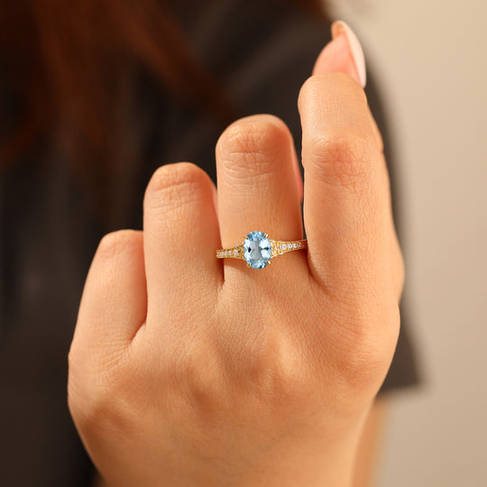 Antico anello da donna con acquamarina ovale da 1,5CT, incisione a vite con finitura milgrain per matrimonio