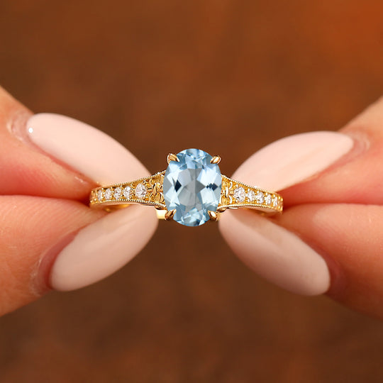 Antico anello da donna con acquamarina ovale da 1,5CT, incisione a vite con finitura milgrain per matrimonio