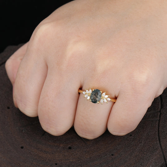 Einzigartiger ovaler Schliff 1,5 CT natürlicher Moosachat Verlobungsring mit floralem Halo Moissanit Versprechensring