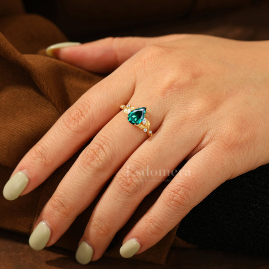 Art Deco 1.5CT Pear Emerald Women Ring Unique Leaf-inspired Emerald Engagement Ring