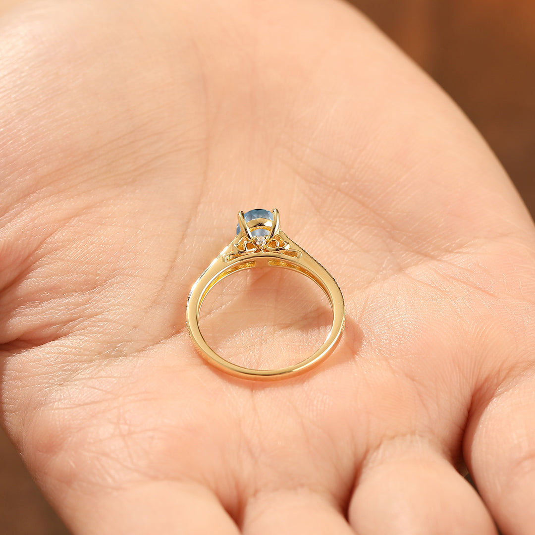 Antico anello da donna con acquamarina ovale da 1,5CT, incisione a vite con finitura milgrain per matrimonio
