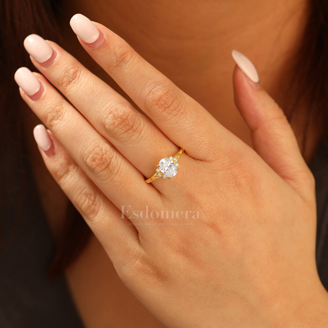 14K Bague de fiançailles romantique en moissanite taille ovale, bague de mariage en or rose avec grappe