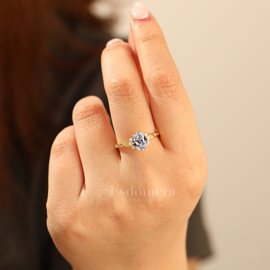 14K Romántico Diamante Ovalado Cultivado en Laboratorio con Piedras Laterales Delicadas Anillo de Boda Grabado para Aniversario (Certificado IGI)