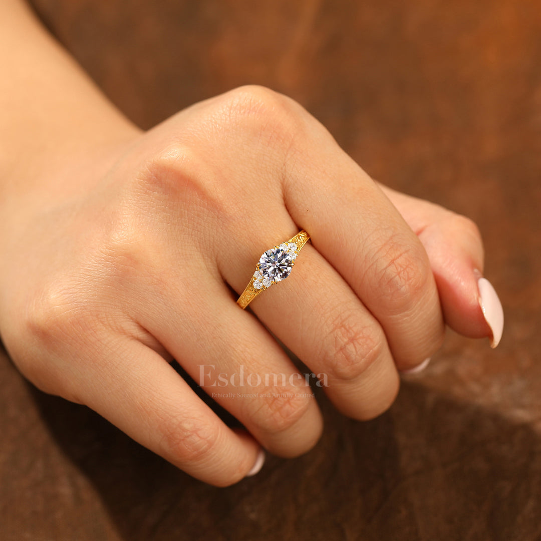 14K Or Bague Femme Diamant Synthétique Rond en Grappes Unique Bande Filigrane Bague de Mariage (Certifiée IGI)