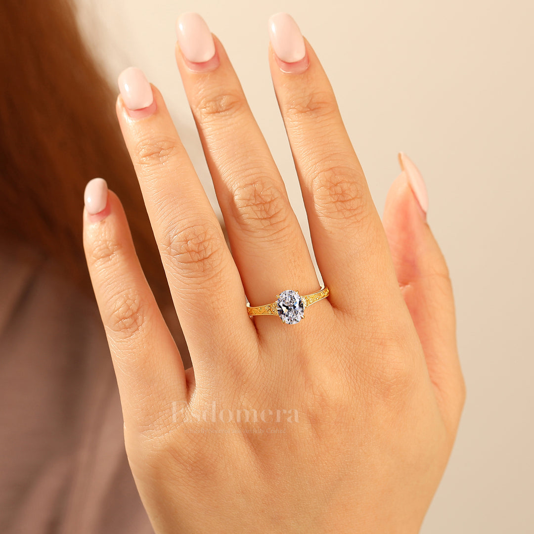 Bague de fiançailles florale gravée avec diamant synthétique taille ovale solitaire 4 griffes Anneau de mariage anniversaire (certifié IGI)