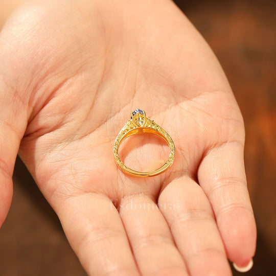 Engagement femme en diamant synthétique taillé marquise avec gravure de vigne, bague artisanale pour anniversaire et mariage (certifiée IGI)