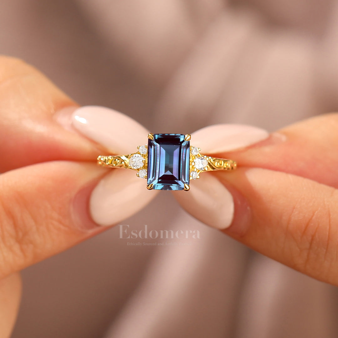 Unique 2CT Feuille inspirée Taille Émeraude Bague de Fiançailles en Or Jaune 14K Alexandrite Bague de Mariage Filigrane